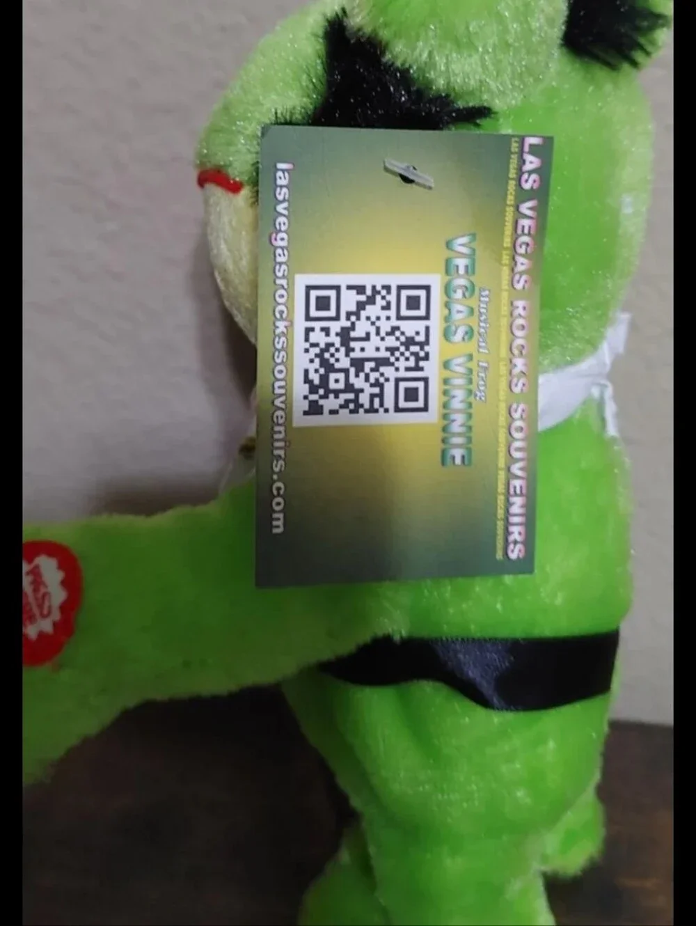 Adorable Las Vegas Rocks Vinnie The Frog Singing Animated Brand New With Tags.